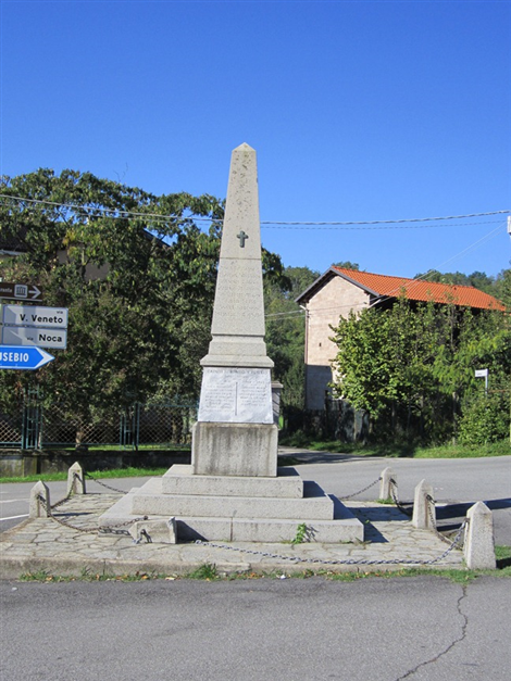 Obelisco ai caduti Curavecchia